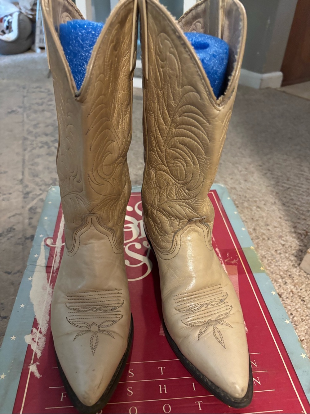 Miss Rodeo by Acme Women’s Cream Cameo Leather Western Cowboy Boots